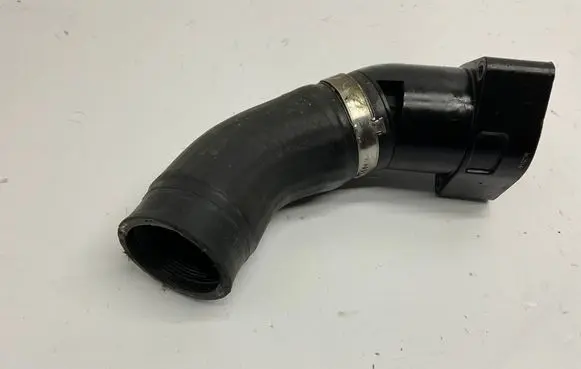 Volkswagen Caddy Turbo air intake inlet pipe/hose 04L131111M 04L145762E