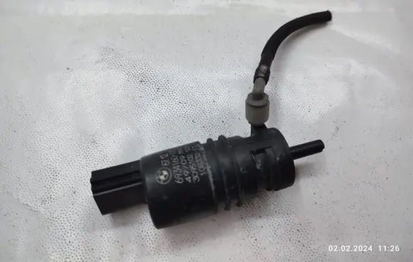 BMW X5 E70 Windscreen/windshield washer pump 6934160