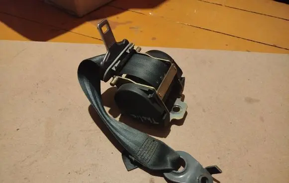 Renault Thalia I Rear seatbelt 153493 049012