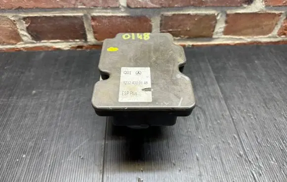 Mercedes-Benz E W212 ABS Pump A2124310148