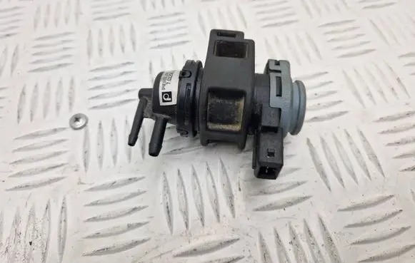Renault Koleos I Turbo solenoid valve 8200575400