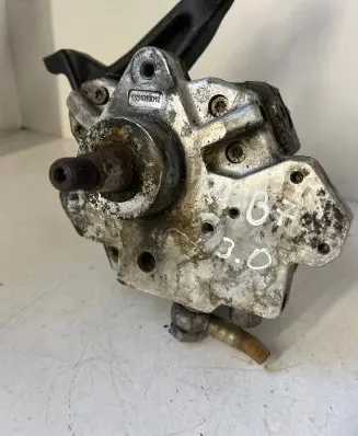 Audi A4 S4 B7 8E 8H Fuel injection high pressure pump 0445010090 059130755E