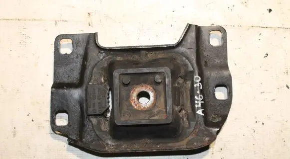 Volvo V50 Engine mount bracket 3M517M121