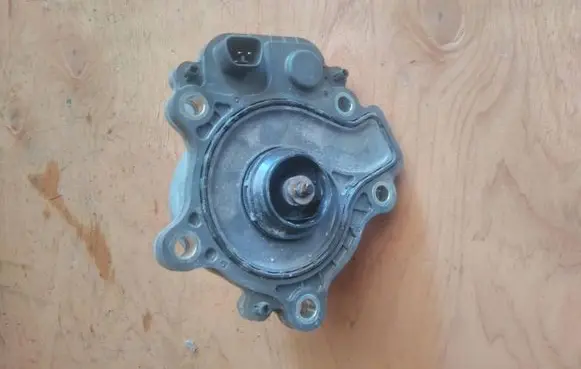 Lexus CT 200H Water pump