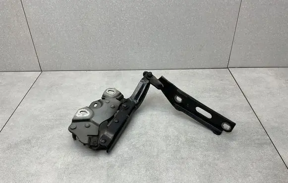 Audi A3 S3 8V Engine bonnet/hood hinges 8V0823302F