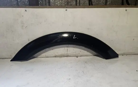 Mitsubishi Pajero Front arch trim MR478741