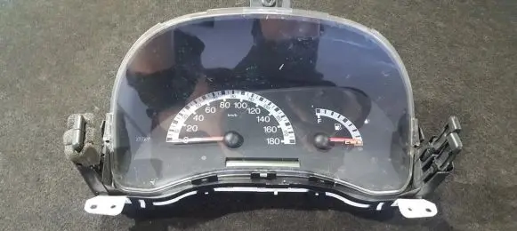 Speedometer (instrument cluster)