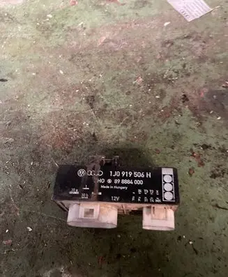 Volkswagen Golf IV Coolant fan relay 1J0919506H 898884000