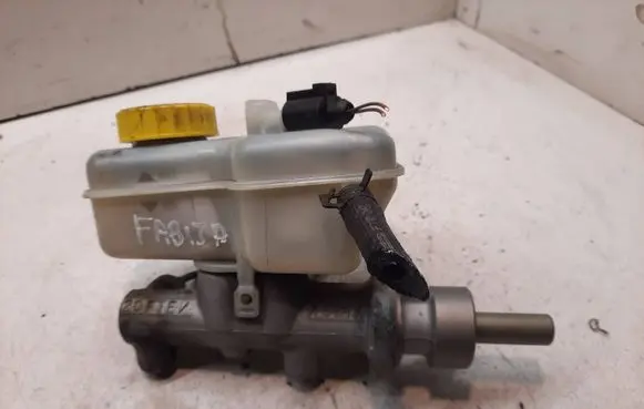 Skoda Fabia Mk1 (6Y) Master brake cylinder X5617