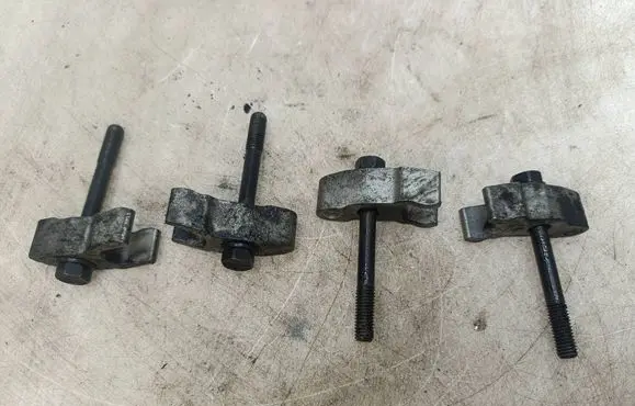 Hyundai Tucson TL Fuel Injector clamp holder