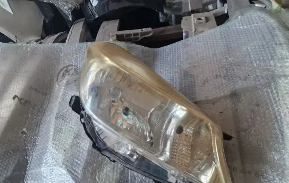 Toyota Yaris Headlight/headlamp