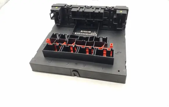 Volkswagen PASSAT CC Power management control unit 3C8937049E F005V00745
