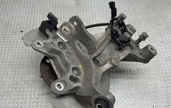 Chrysler Pacifica Rear wheel hub spindle/knuckle 68218017AC 68429526AA 68429527AA