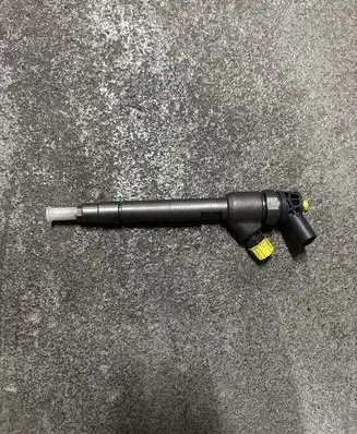 Mercedes-Benz ML W163 Fuel injector 0445110572T