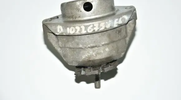 BMW 6 E63 E64 Engine mount bracket 6762608