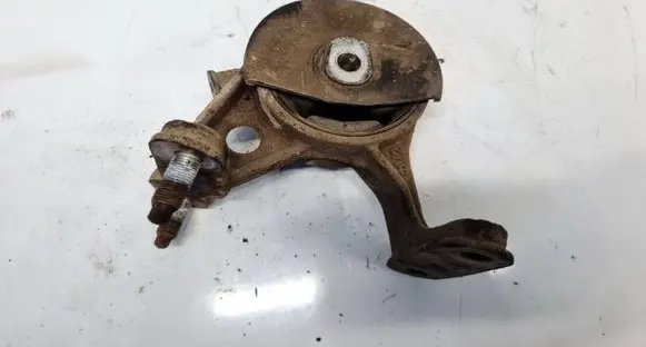 Toyota RAV 4 (XA30) Engine mount bracket 