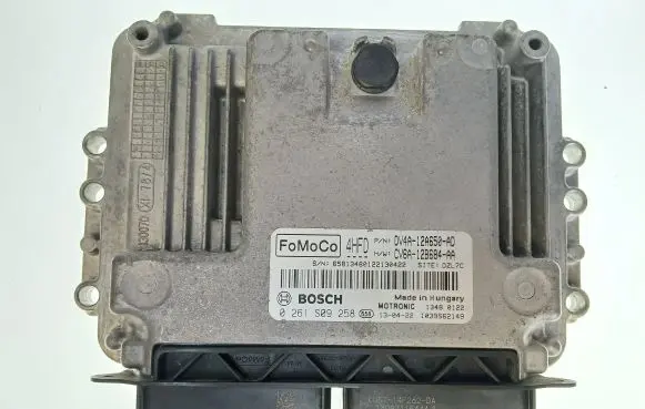 Ford Kuga II Engine control unit/module DV4A12A650AD CV6A12B684AA 0261S09258