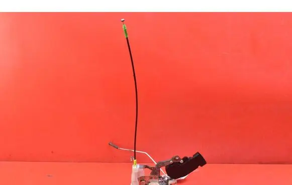 Toyota Aygo AB10 Front door lock 