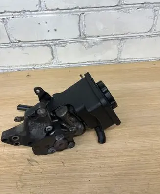 BMW 5 E60 E61 Power steering pump 2247556 32141