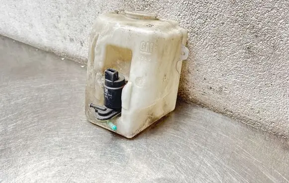 Opel Corsa C Windscreen/windshield washer pump 24439254