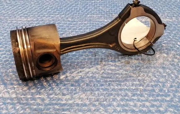 Mercedes-Benz E W212 Piston with connecting rod 8370B
