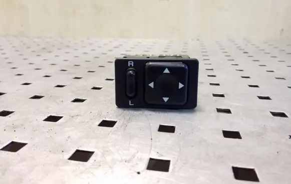 Subaru Impreza II Wing mirror switch