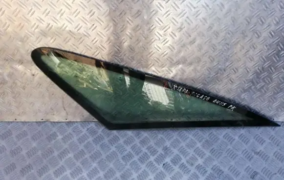 Citroen Xsara Picasso Front triangle window/glass 