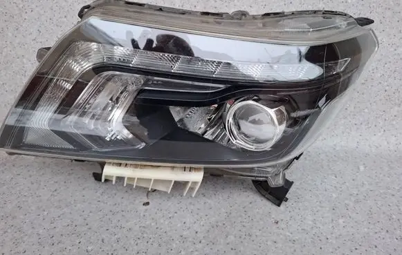 Nissan Navara D23 Headlight/headlamp W1515L