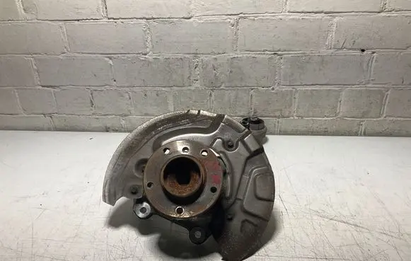 BMW 3 E92 E93 Front wheel hub spindle knuckle 6773210