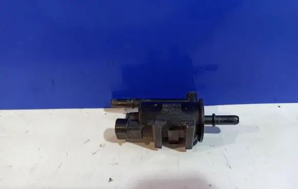 Engine mount vacuum valve