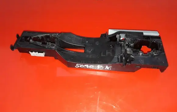 Nissan Qashqai Front door exterior handle/bracket 8061121133