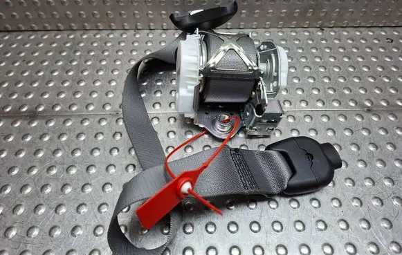 Fiat 500 Front seatbelt S26336545 7355283840