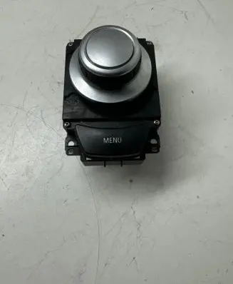 Head unit multimedia control