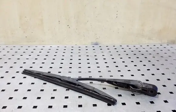 Honda CR-V Rear wiper blade arm