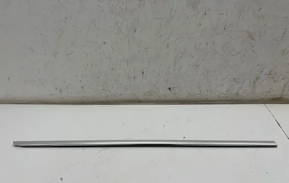 Audi Q3 F3 Front door glass trim molding 83A837476