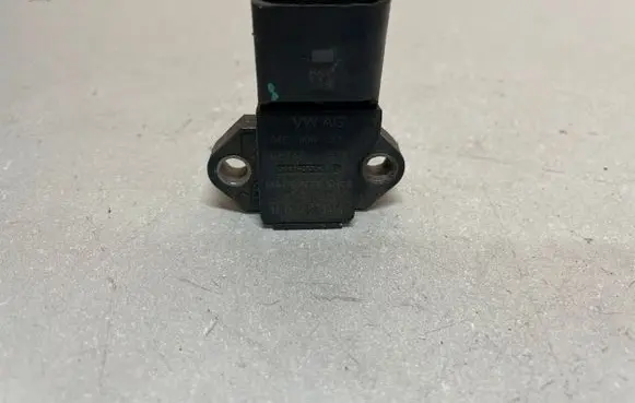 Audi A4 S4 B9 Air pressure sensor 04C906051