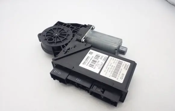 Rear door manual window regulator