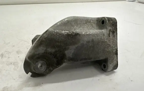 Mercedes-Benz CLS C218 X218 Engine mounting bracket A6422233304