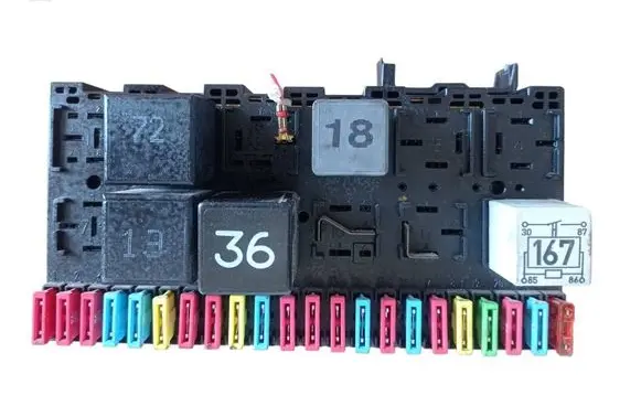 Volkswagen Golf III Fuse box set 357937039