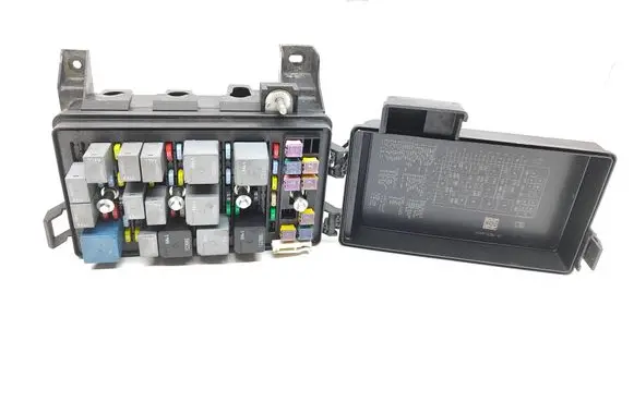 Chevrolet Corvette C6 Fuse module 15497636