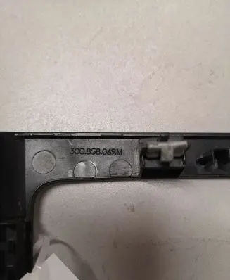 Volkswagen PASSAT B6 Radio/GPS head unit trim 3C0858069M 2WZ8410100