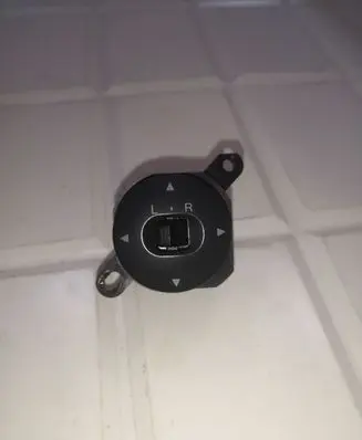 Wing mirror switch