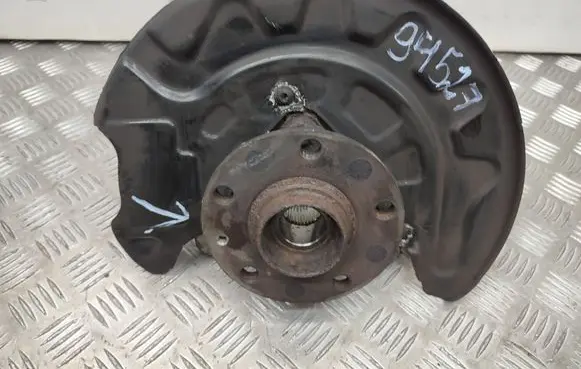 Seat Leon (5F) Front wheel hub 5Q0400054