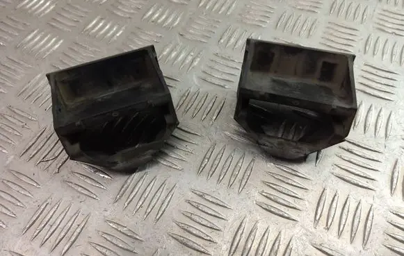 BMW X3 F25 Radiator mount bracket 7593779