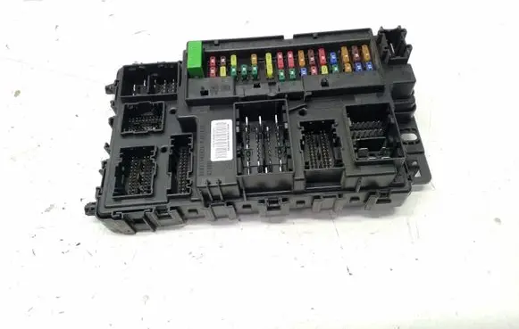 Ford Fusion II Fuse module DG9T14B476 FG7T15604BG