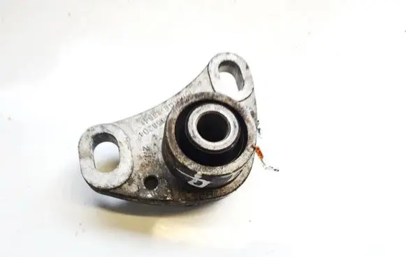 Volvo XC90 Engine mount bracket 8666204