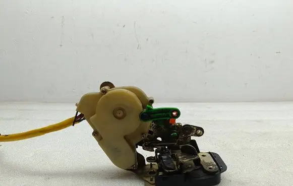 KIA Sorento Rear door lock 020527