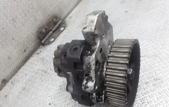 Renault Laguna II Fuel injection high pressure pump 8200108225