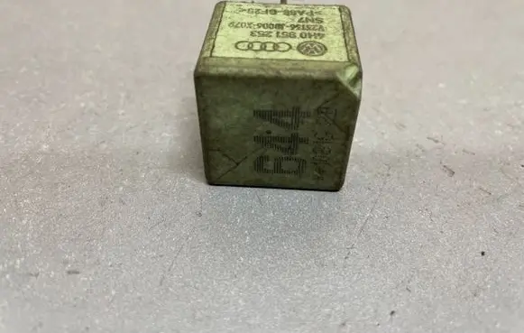 Audi A4 S4 B7 8E 8H Other relay 4H0951253