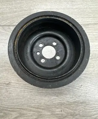 Volkswagen PASSAT B6 Crankshaft pulley 03G105243